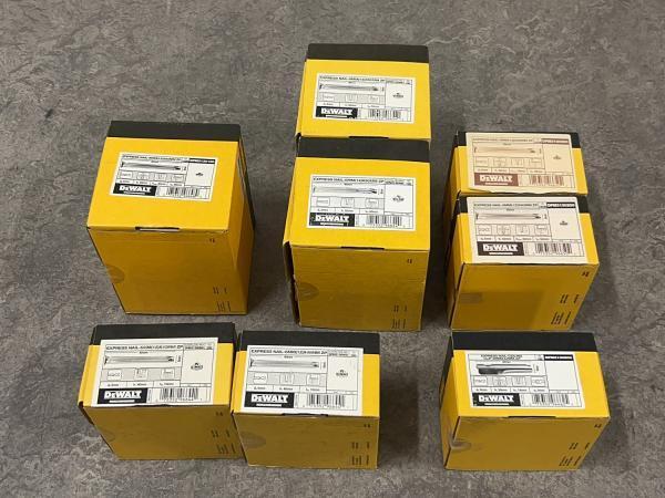 Veiling - DeWalt bevestingsmateriaal set 8-delig, Doe-het-zelf en Bouw, IJzerwaren en Bevestigingsmiddelen