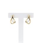 Gouden oorstekers met parel en diamant; 0,02 ct. (Oorbellen), Ophalen of Verzenden