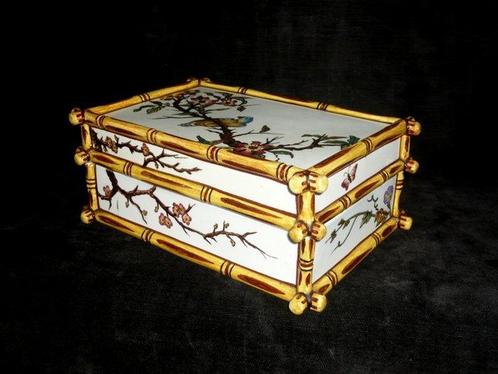 Faïencerie de Gien - Jehanne Gondoin (1851-1941) - Boîte -, Antiek en Kunst, Antiek | Glaswerk en Kristal