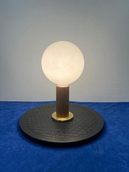 Tala - Lamp - Knuckle Table Lamp - Walnoot, Antiek en Kunst, Antiek | Verlichting