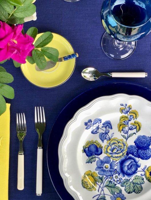 Tafelkleed voor grote tafels, met een elegante blauwe kleur., Antiek en Kunst, Antiek | Tapijten, Tafelkleden en Textiel