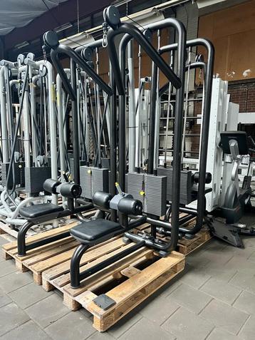 Technogym Lat Pulldown Element