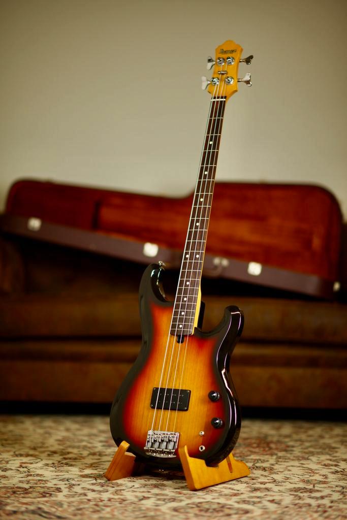 Ibanez RB840 Fret-less Deluxe edition | Brown Sunburst, Muziek en Instrumenten, Snaarinstrumenten | Gitaren | Bas, Verzenden