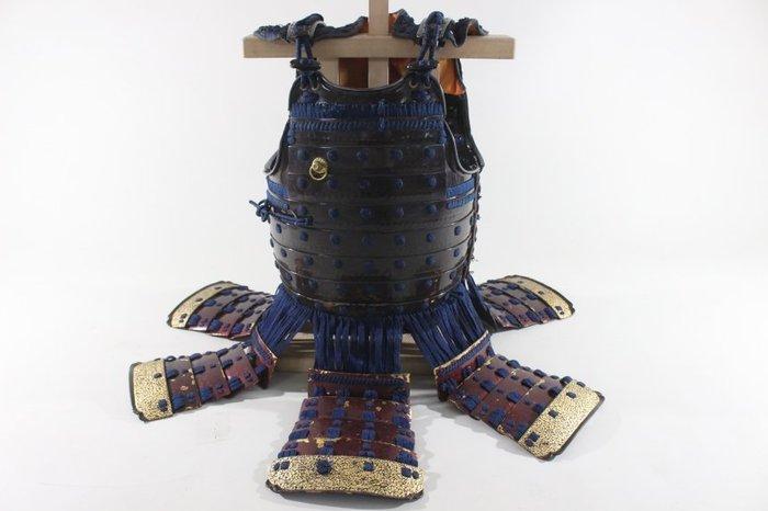 Harnas - Japan - Munatori Yokohagi Two Plates Dou of Yoroi :, Antiek en Kunst, Antiek | Overige Antiek