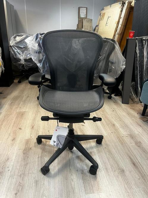 Herman Miller Aeron Remastered - Nieuw - Posturefit, Huis en Inrichting, Bureaustoelen, Bureaustoel, Zwart, Nieuw, Ergonomisch