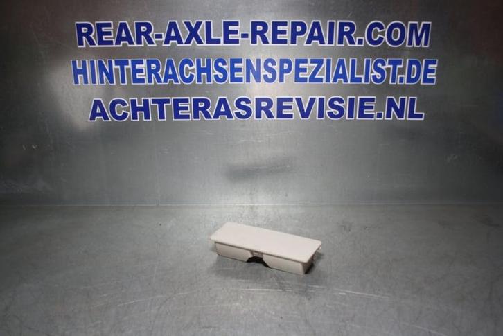 Landrover Defender (2023) zonnebrilhouder, crèmekleurig,..., Auto-onderdelen, Interieur en Bekleding, Gebruikt, Land Rover, Verzenden