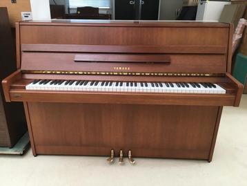 Yamaha brun 108 - Garantie: 10 ans chez Pianos Michiels