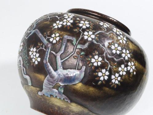 Vase - Vase cloisonné design cerisier en fleurs et saule par, Antiek en Kunst, Antiek | Overige Antiek