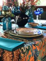 Exclusief tafelkleed met bladerenprint, ruime tafels. 2,70 x
