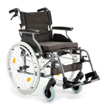 luxe lichtgewicht rolstoel plooibaar/opvouwbaar. Nieuw