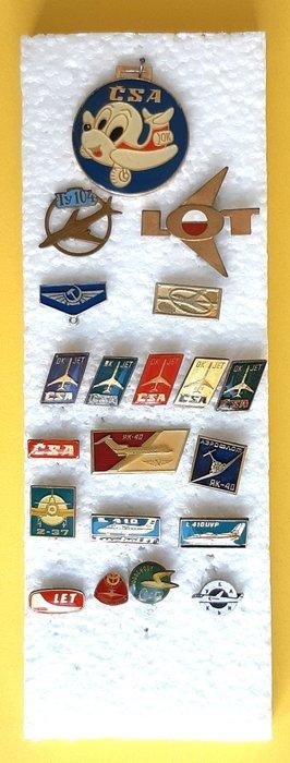Verzameling van zesendertig insignes (pins) van, Antiek en Kunst, Antiek | Wandborden en Tegels