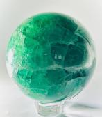 Smaragdgroene fluorietbol – met transparantie en een