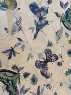 Danza dAli: vlinders en libellen in een stille tuin -
