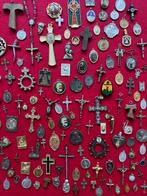 Crucifix (135) - Crocifixes, médailles et santons religieux