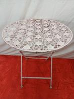 Tafel - Smeedijzer - Tafel met twee klapstoelen van