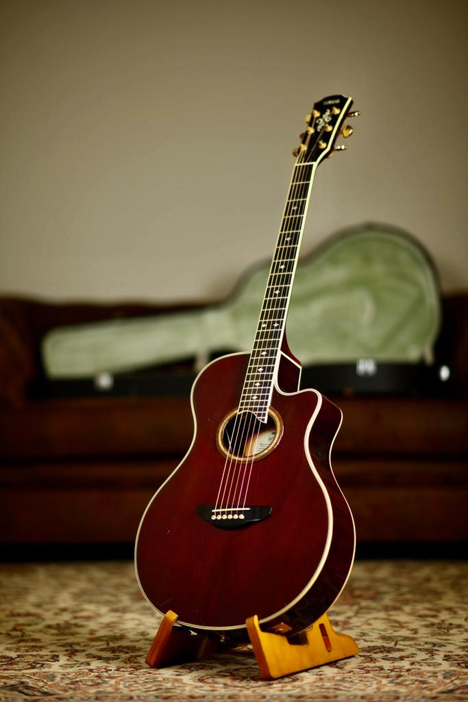 Yamaha APX 10 1989 | Cherry Sunburst, Musique & Instruments, Instruments à corde | Guitares | Acoustiques, Envoi