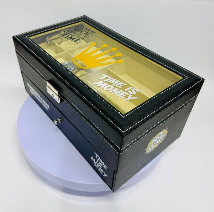 Vanessa Fodera (1981) - TIME IS MONEY – Luxury XXL Watch Box, Antiek en Kunst, Kunst | Schilderijen | Modern