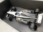 Minichamps 1:18 - Modelauto - McLaren Mercedes MP4/13 - Mika, Nieuw
