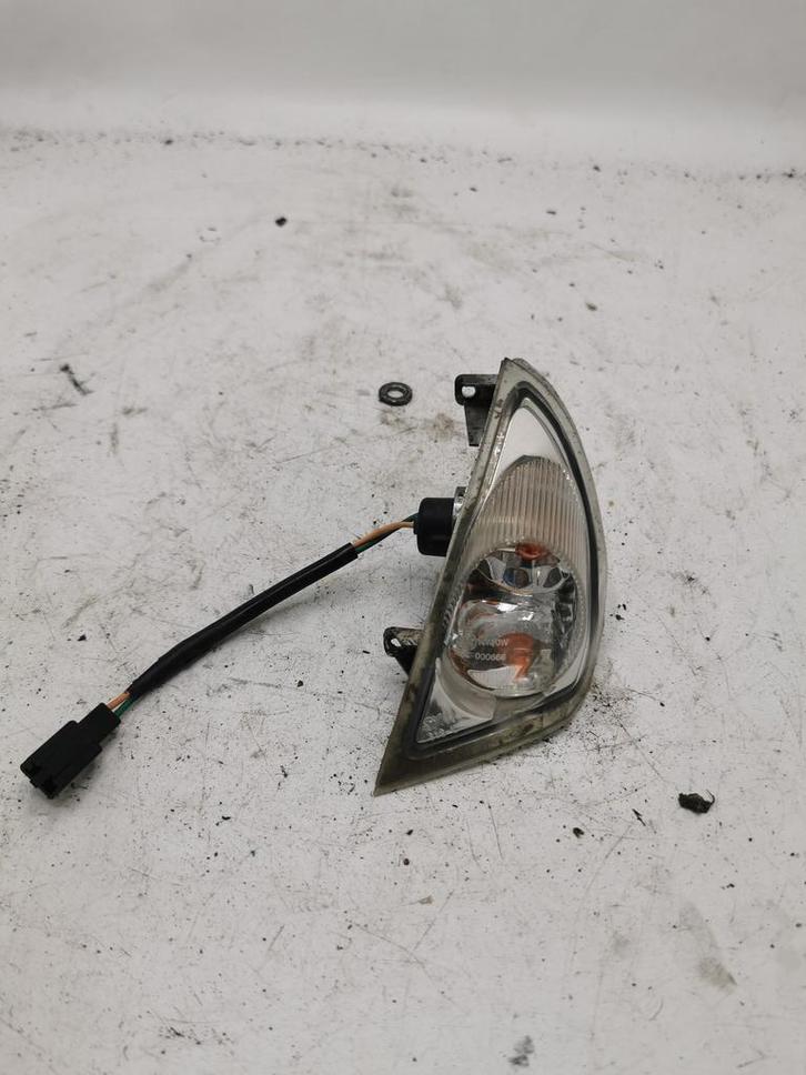 Sym Mio 2011 / Knipperlicht / Links / Voor, Fietsen en Brommers, Brommeronderdelen | Scooters, Overige typen, Overige merken, Ophalen of Verzenden