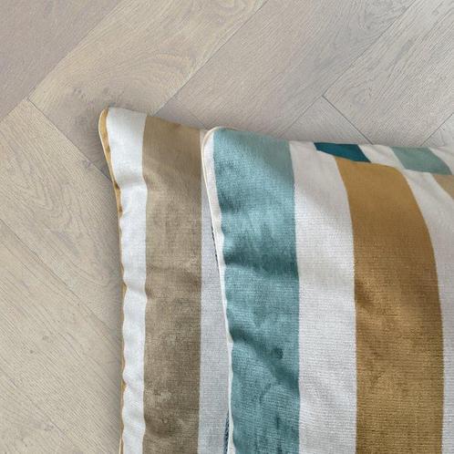 Loro Piana - Set of 2 new pillows made of Loro Piana velvet, Antiek en Kunst, Antiek | Tapijten, Tafelkleden en Textiel