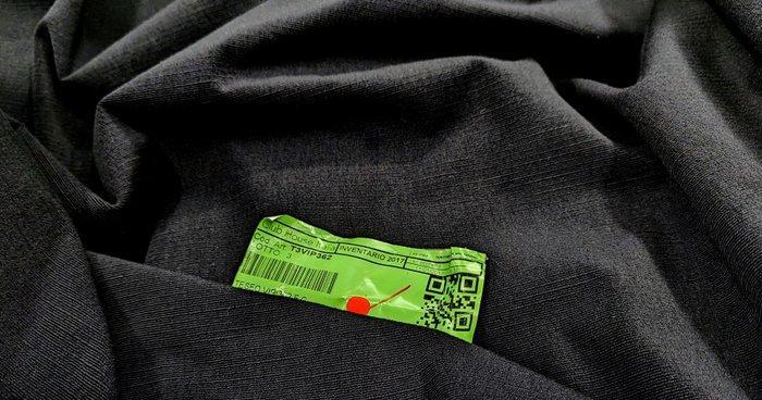 Fendi Casa Tessuto darredo TESEO VIP colore nero by Luxury, Antiek en Kunst, Antiek | Tapijten, Tafelkleden en Textiel