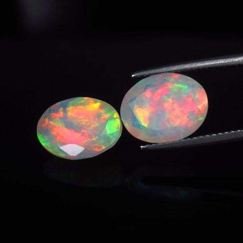 2 pcs  Opaal  - 5.79 ct - nternational Colored Gemstone, Handtassen en Accessoires, Edelstenen