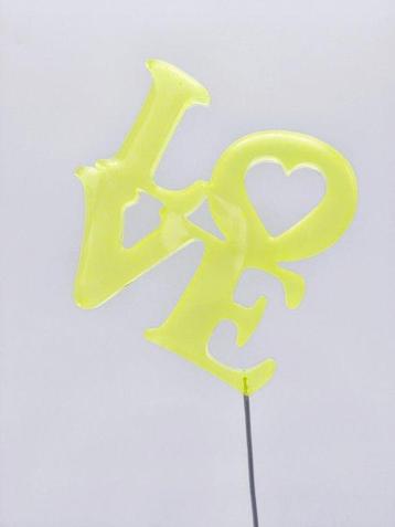 AMA (1985) - Love is in the air - Banksy