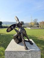 Beeldje - Hare scratiching ear - Brons, Antiek en Kunst