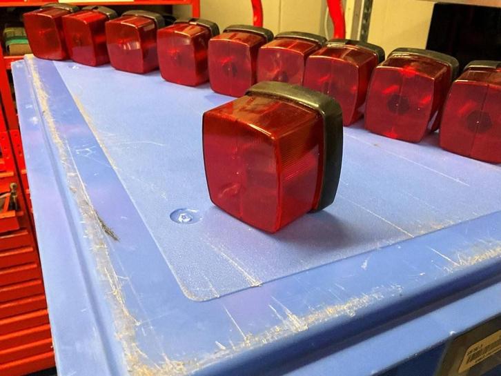 Veiling: Partij Toplampen rood voor achterzijde Truck/Aanhan, Tuin en Terras, Zitmaaiers, Ophalen
