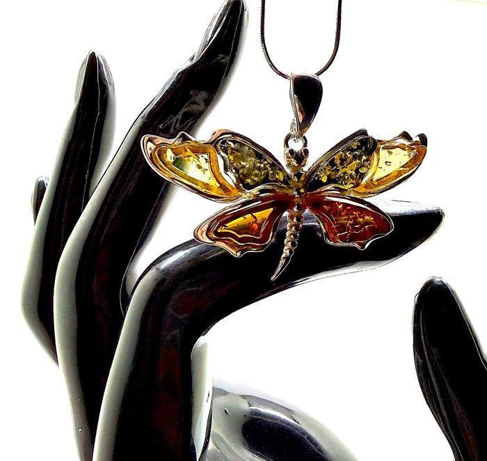 Met de hand gesneden amber vlinder hanger in sterling, Verzamelen, Mineralen en Fossielen