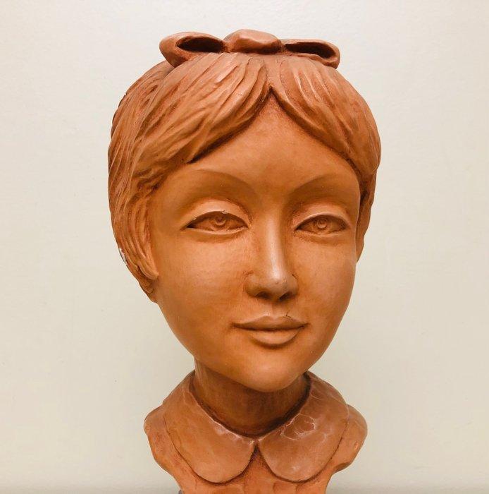 Bernardini S. - sculptuur, Buste jonge vrouw - 27 cm - kalk, Antiquités & Art, Curiosités & Brocante