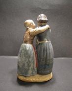 Lladró - Óscar Oktes - Figuur - Lladró Gres – “Consoling, Antiek en Kunst