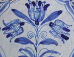 Tegel - Super mooie 3-Tulp in accolade. - 1600-1650