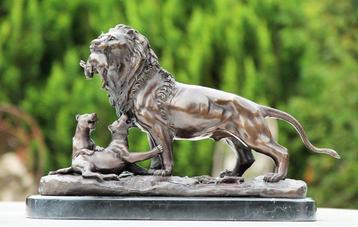 Sculpture, bronzen sculptuur ,, the first wild,, 40 cm breed