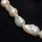 Streng natuurlijke witte barokke fiammante aquadulce parels