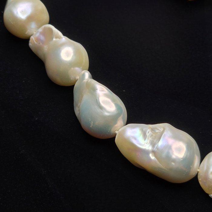 Streng natuurlijke witte barokke fiammante aquadulce parels, Verzamelen, Mineralen en Fossielen