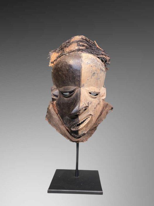 Masque pendé malade - Masque malade - Pende - République, Antiek en Kunst, Kunst | Niet-Westerse kunst