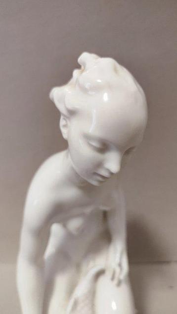 KPM - Sculpture, Donna con pesce - 28 cm - Porcelaine