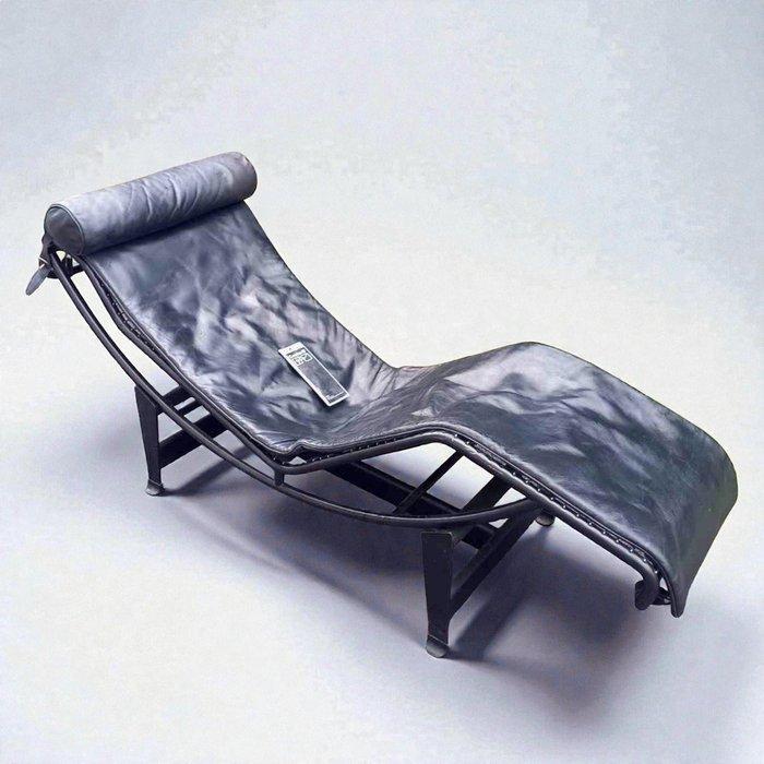 Cassina - Charlotte Perriand, Le Corbusier - Chaise longue -, Antiek en Kunst, Kunst | Designobjecten