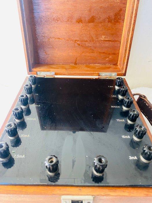 Ancien boîtier de résistances / étalon de courant de, Antiek en Kunst, Antiek | Overige Antiek