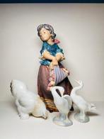 Lladró - Beeldje - Girl with basket with animals (4) -