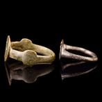 Oud-Romeins Bronzen Ringen, Eén met Springende Haas en Eén, Antiek en Kunst