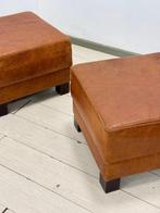 Poef - Leder, Hout - Paar Italiaanse vintage poufs van