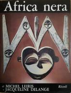 Groot boek over Afrikaanse kunst en zeven tijdschriften Baka, Antiek en Kunst