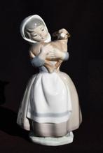 Nao by Lladró - Beeldje - Girl With Lamb (pattern #0120),, Antiquités & Art
