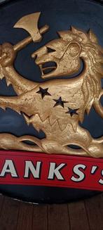 Pub à bière près des banques. - Enseigne publicitaire - fer