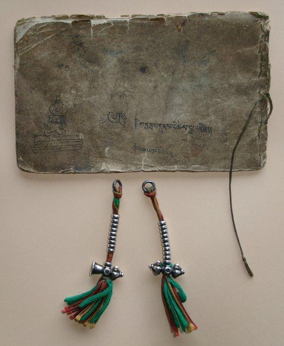 Antieke rituele voorwerpen uit de Lamaïstische traditie:, Antiek en Kunst, Antiek | Overige Antiek