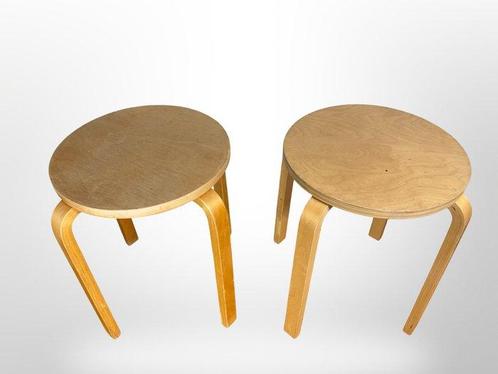 IKEA - Kruk - Frosta - Hout - Twee krukken, Antiek en Kunst, Antiek | Meubels | Stoelen en Sofa's