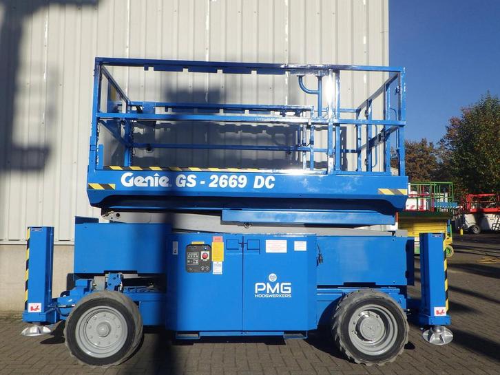 Veiling: Schaarhoogwerker Genie GS-2669DC Elektrisch 10m 201, Zakelijke goederen, Machines en Bouw | Liften, Steigers en Ladders