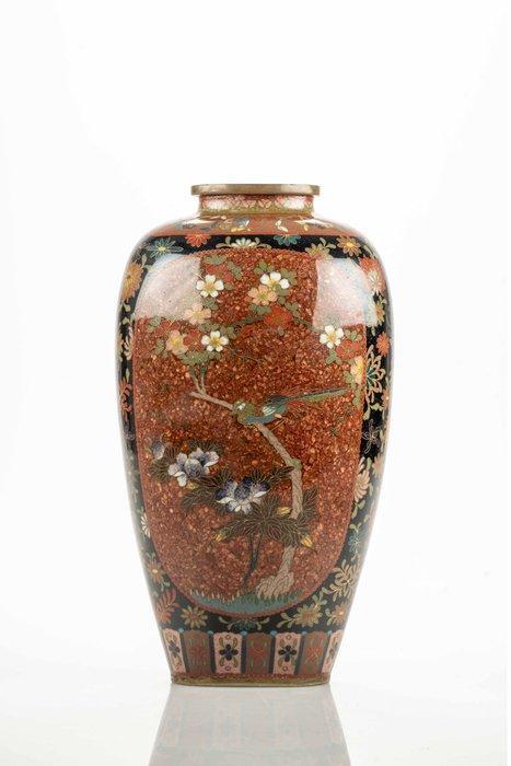 Vase - Émail, Un beau vase cloisonné travaillé avec des, Antiek en Kunst, Antiek | Overige Antiek